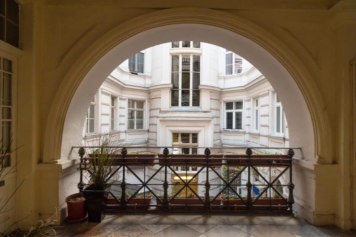 New Spacious Apartment At Superb Location Budapest Eksteriør billede
