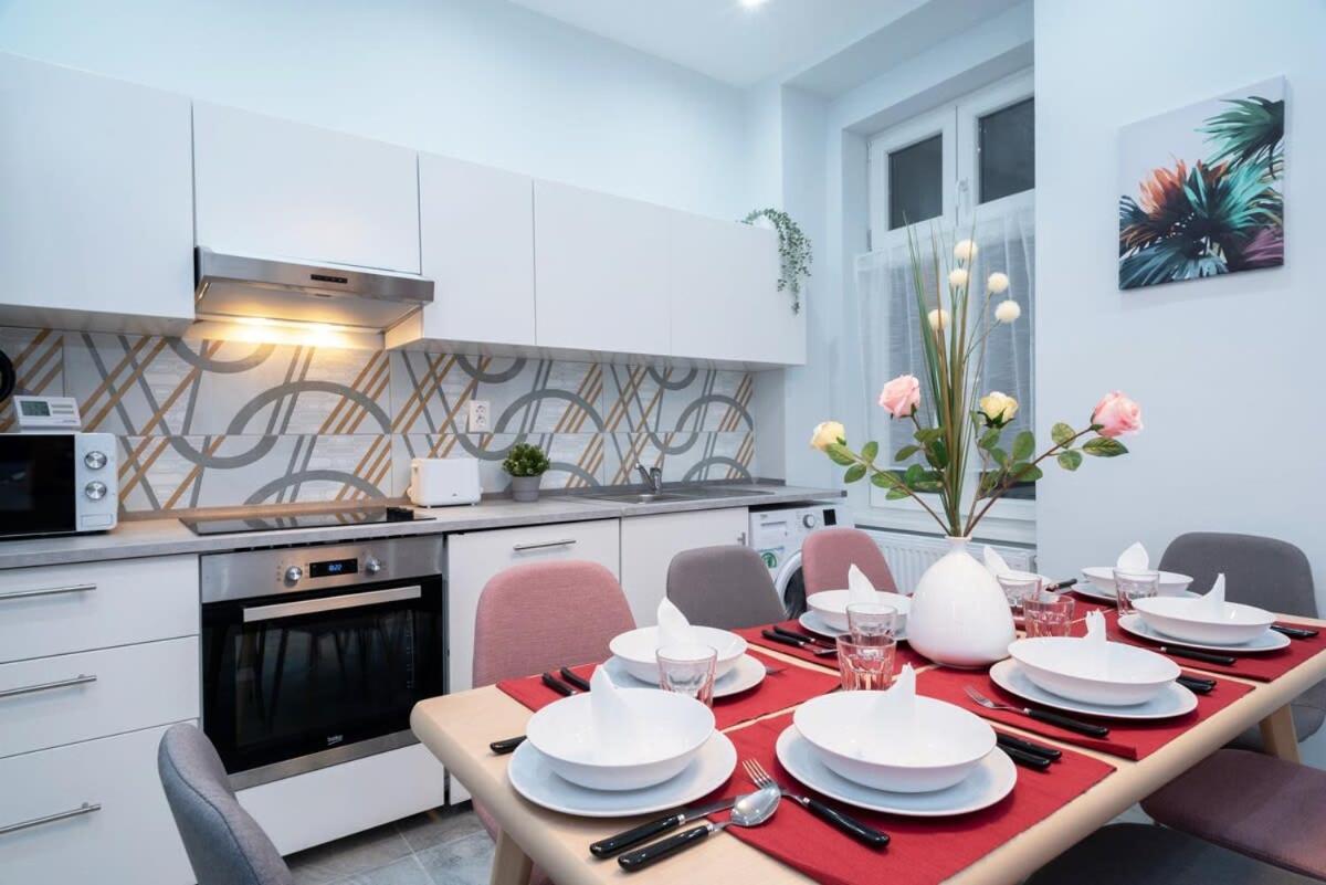 New Spacious Apartment At Superb Location Budapest Eksteriør billede