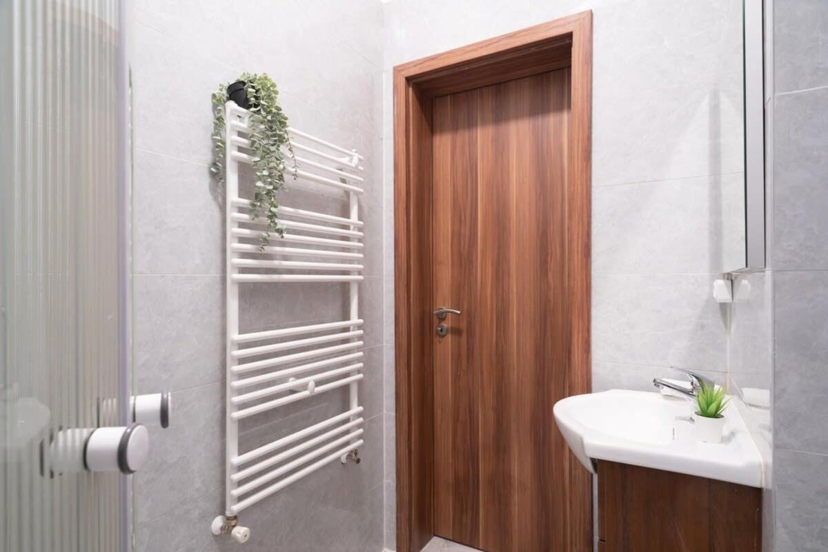 New Spacious Apartment At Superb Location Budapest Eksteriør billede
