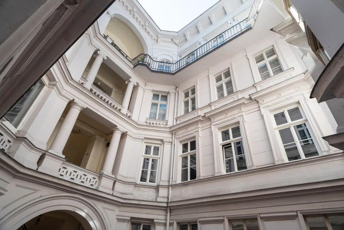 New Spacious Apartment At Superb Location Budapest Eksteriør billede